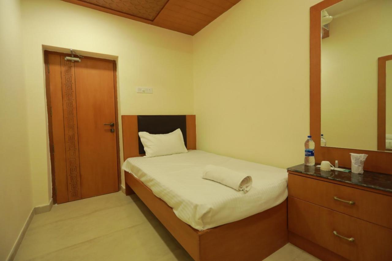 Hotel Ashok Palace Karūr Exteriör bild